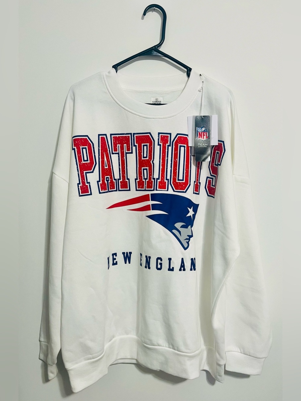 New England Patriots White Graphic Crew Sweatshirt - NFL Licensed